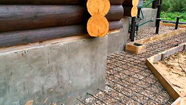 Почему стоит сразу делать дренаж и отмостку