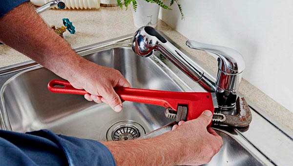 Как заменить смеситель на кухне