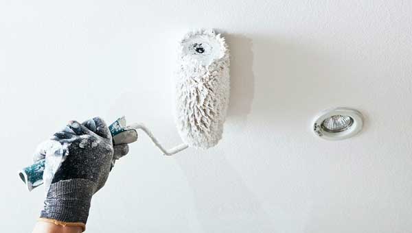 Как покрасить потолок водоэмульсионной краской